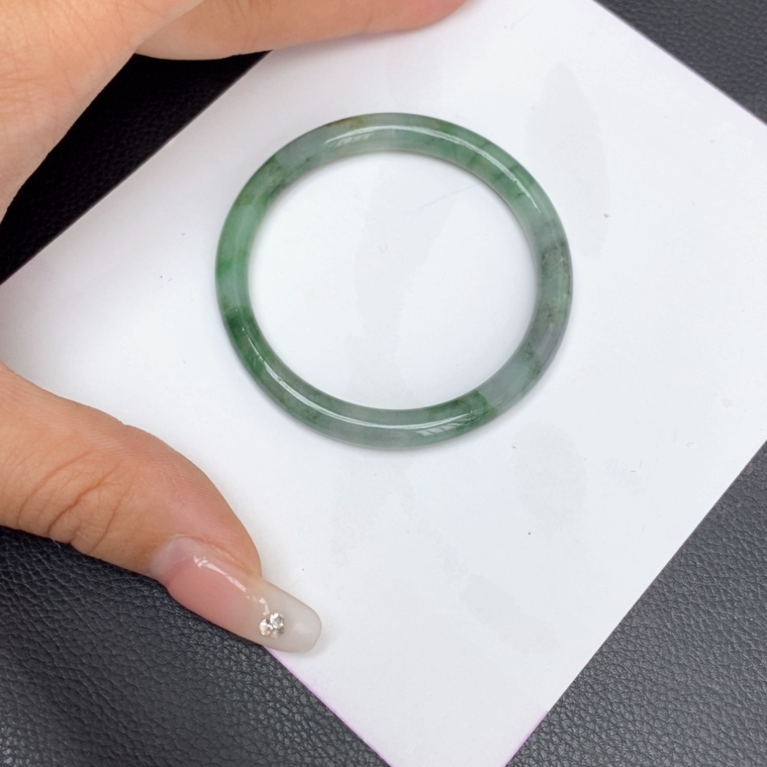 翡翠手镯未镶嵌童镯