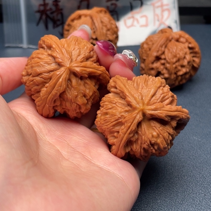 晓***东吊坠文玩核桃白狮子
