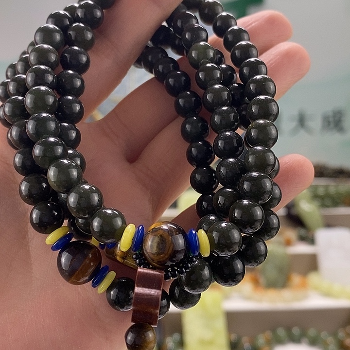 和田玉手链未镶嵌有瑕