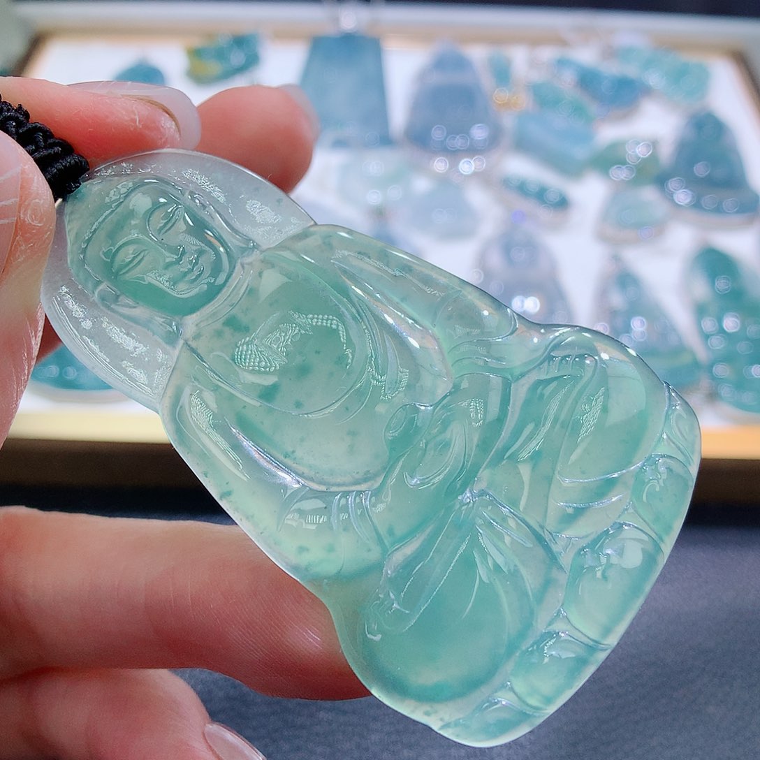 翡翠颈饰未镶嵌翡翠