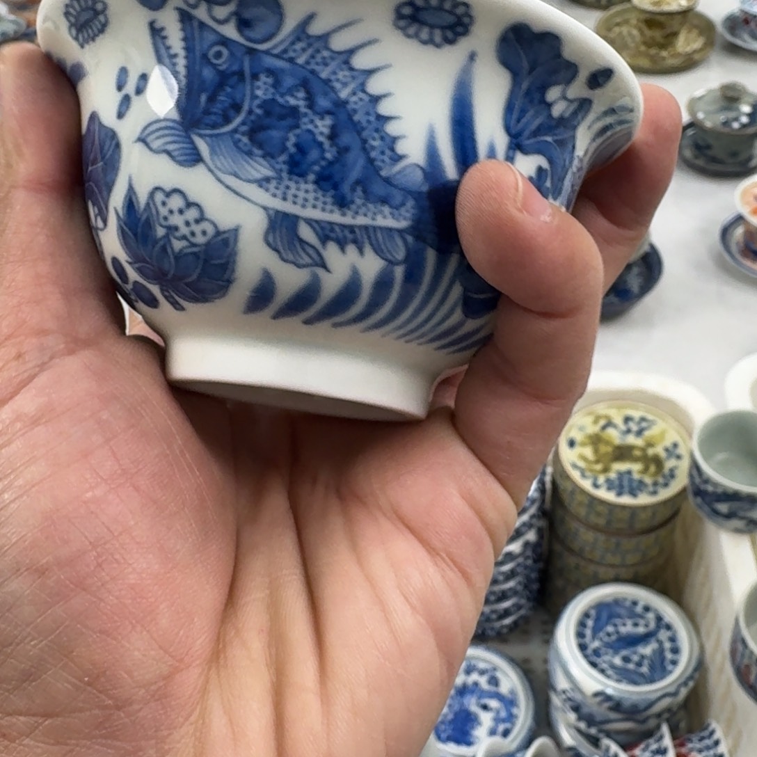 摆件青花鱼藻纹主人压手杯