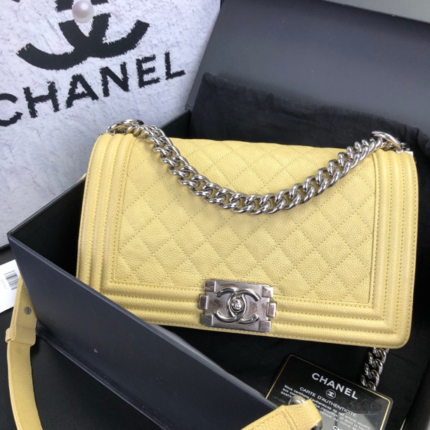 95新 Chanel/香奈儿 奶黄中号Leboy鱼子酱斜挎包 长25 25开全套