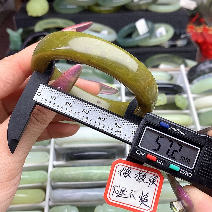 蛇纹石玉手镯未镶嵌647