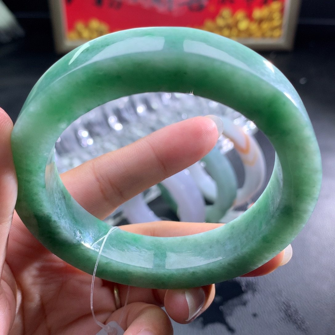 定制翡翠未镶嵌翡翠手镯