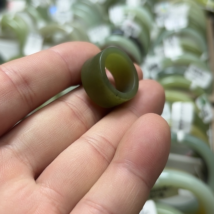 未镶嵌戒指和田玉（糖玉）