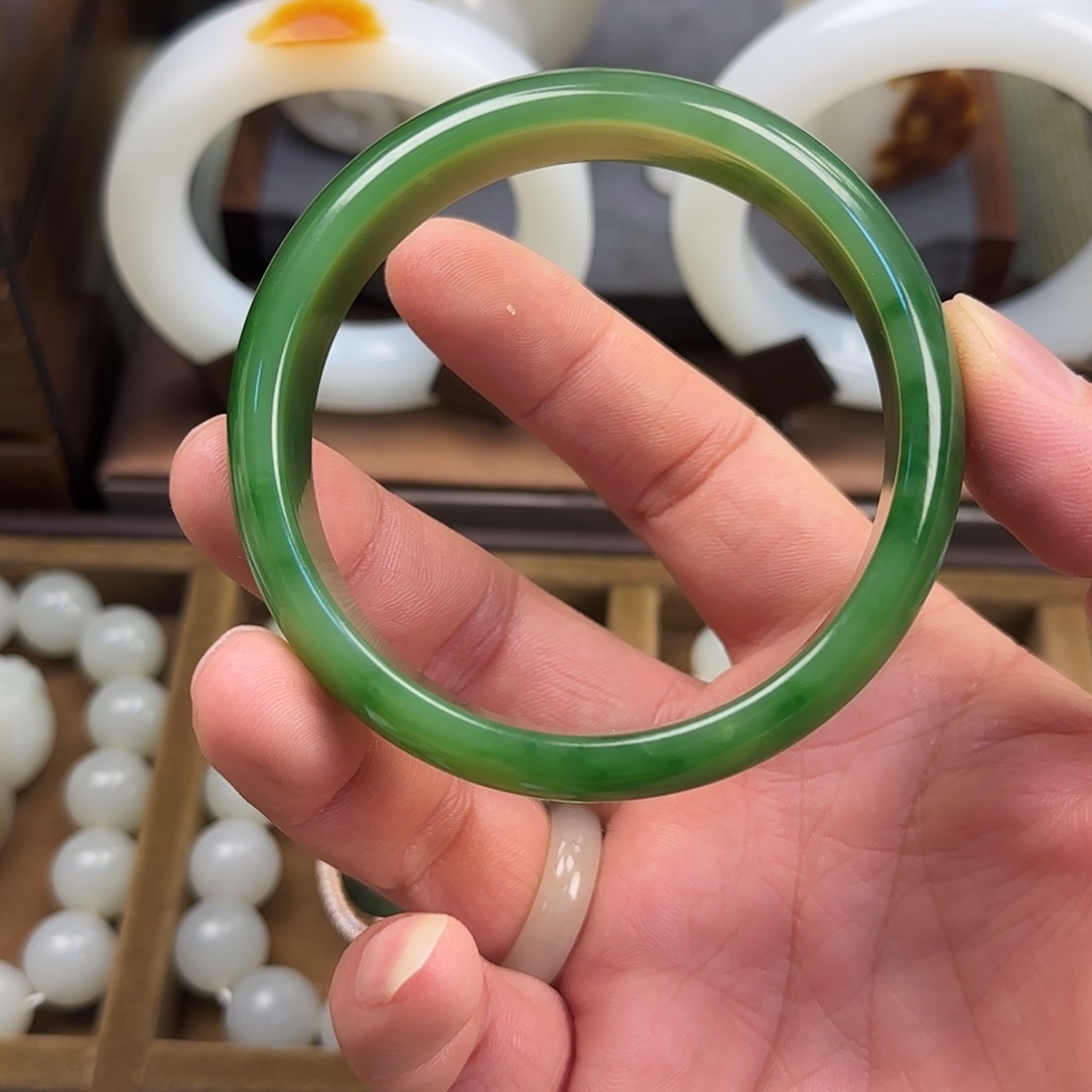 和田玉未镶嵌手镯俄料