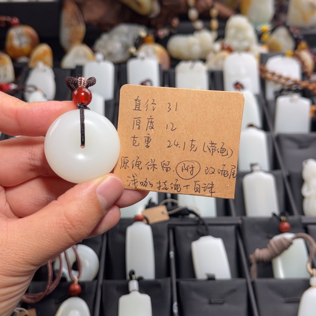 S***O和田玉未镶嵌颈饰纯手工面包扣