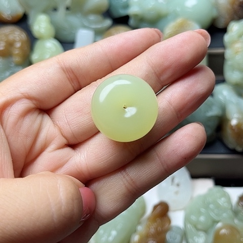 和田玉未镶嵌颈饰龍**神