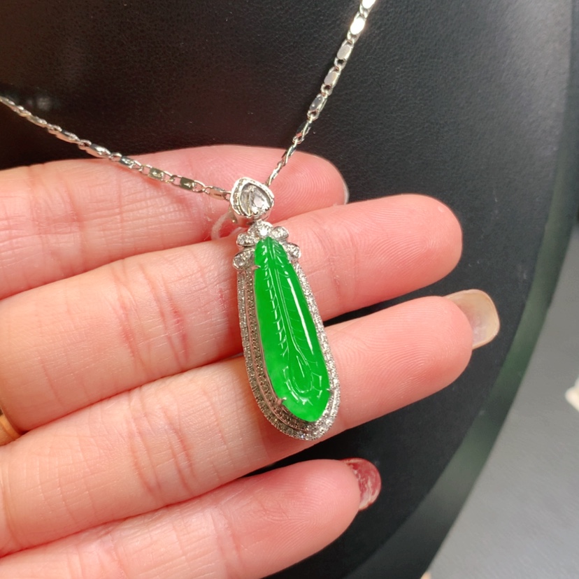 【闪购商品】翡翠吊坠(赠链)18K金镶嵌