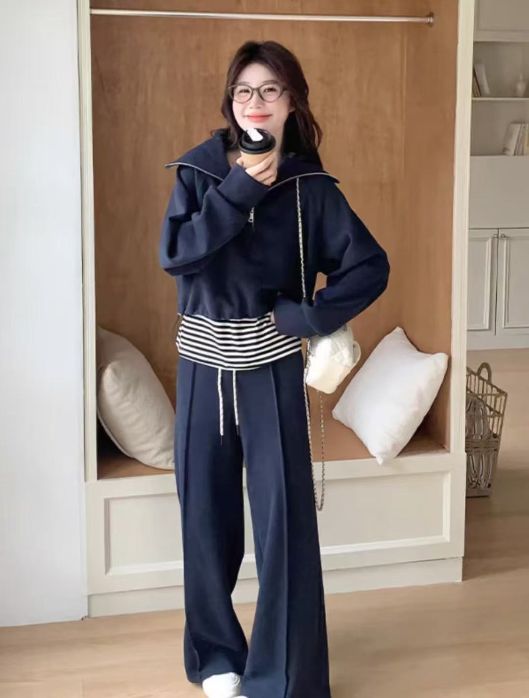 大码女装韩版早秋藏蓝色休闲卫衣套装时尚条纹背心阔腿裤三件套