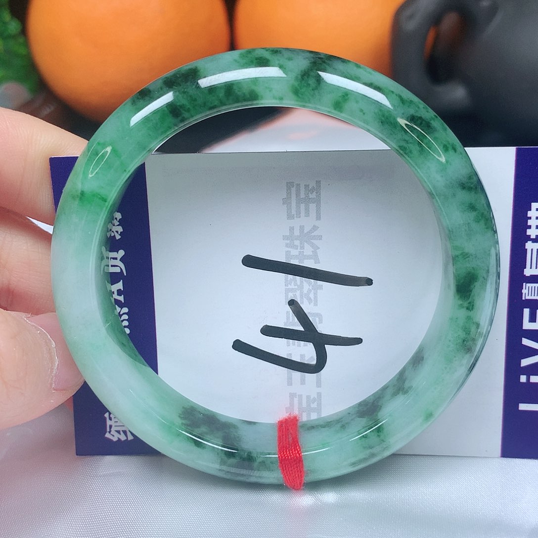 翡翠手镯未镶嵌55圈口