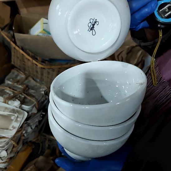 绿泥盘子碗茶壶啥都有