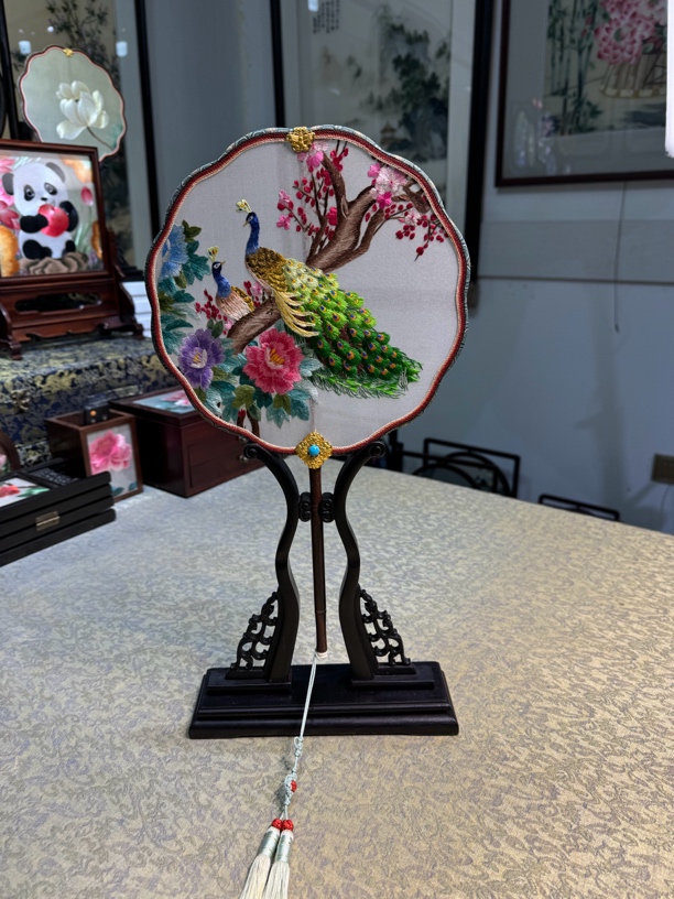 手工刺绣双面绣团扇宋锦包边配实木扇架