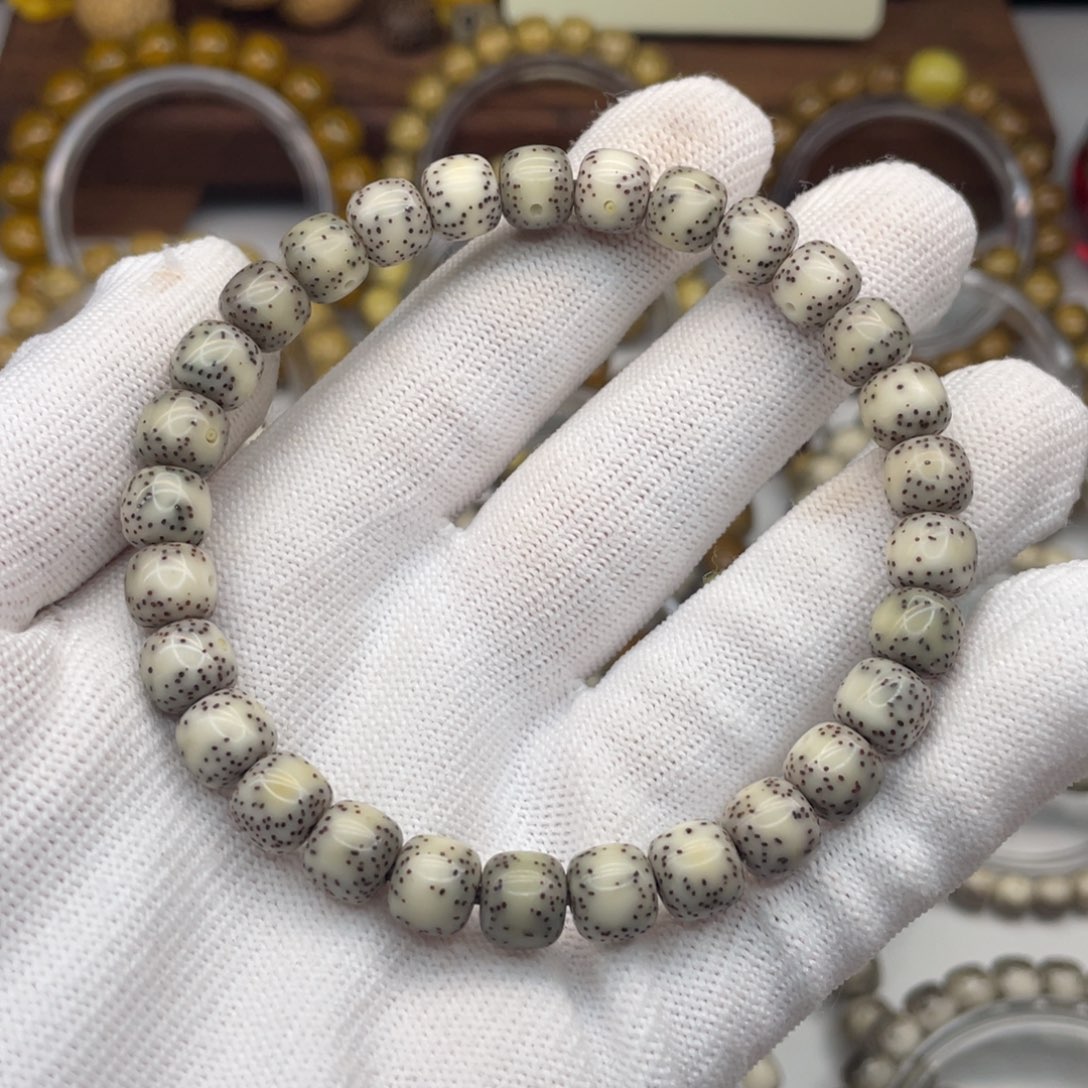 星月菩提手串8×7通体留白石玉料A23