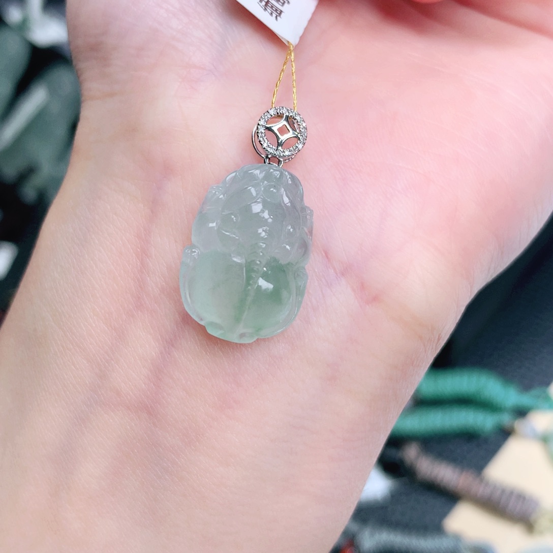 翡翠18K金镶嵌颈饰貔貅