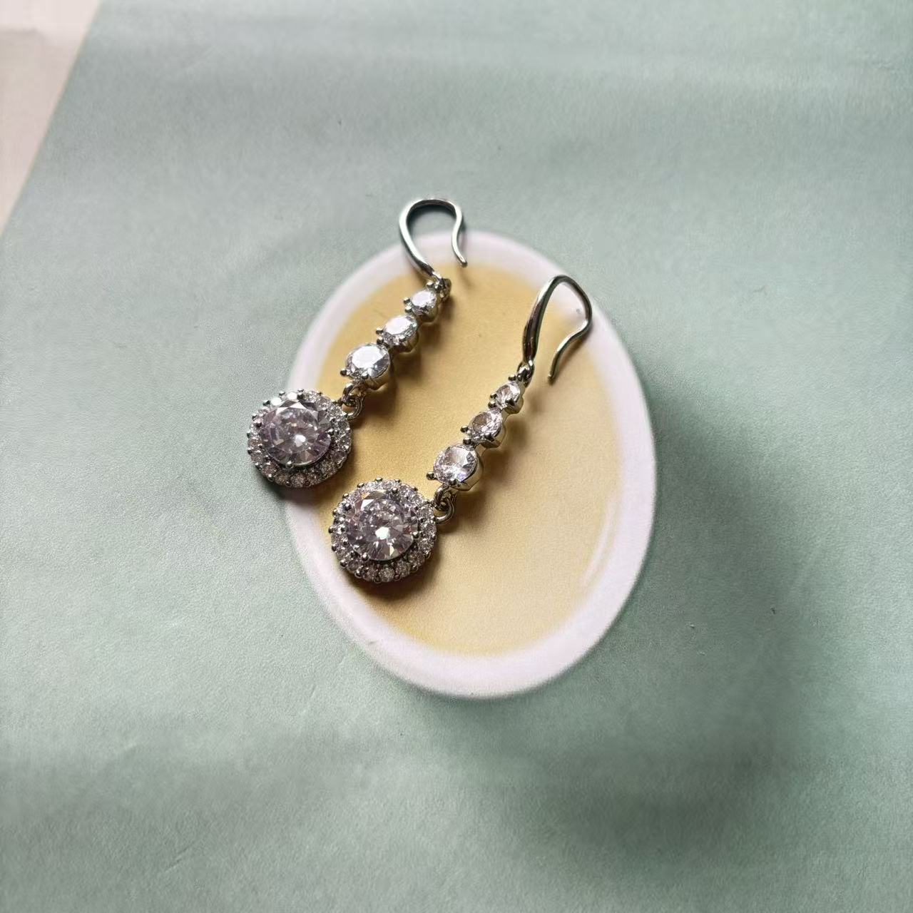   收藏级精致时尚气质女款耳坠XB12081