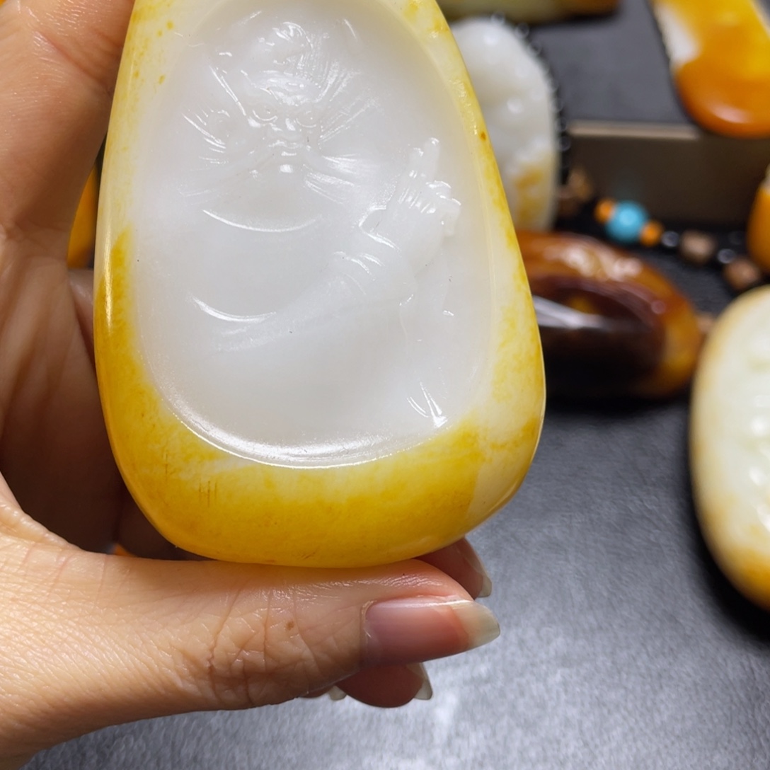 ****百和田玉未镶嵌颈饰