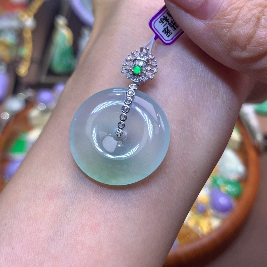 翡翠18K金镶嵌颈饰