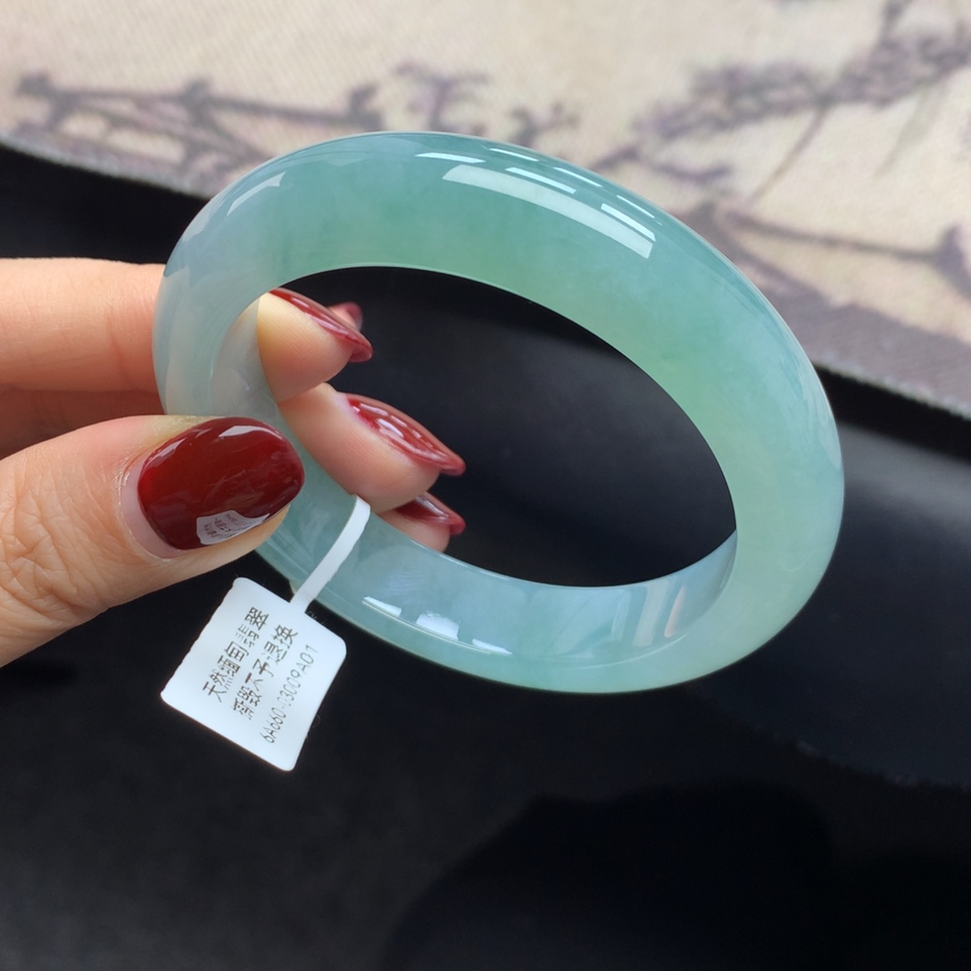 翡翠未镶嵌手镯冰绿