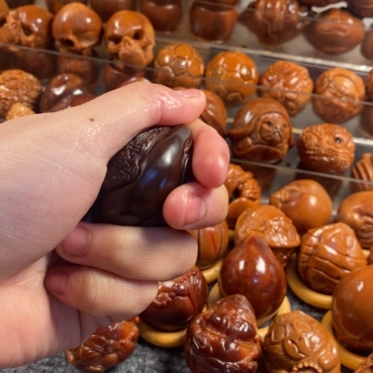 橄榄核吊坠玉华蝴蝶