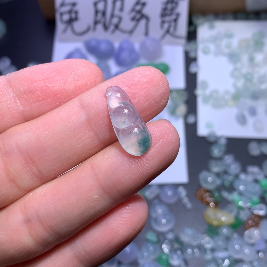 翡翠颈饰未镶嵌高冰豆