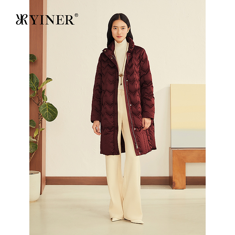 YINER音儿2025冬季新款法式酒红色高密无胆防绒中长款连帽羽绒服