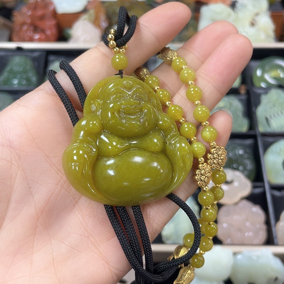 蛇纹石玉颈饰未镶嵌