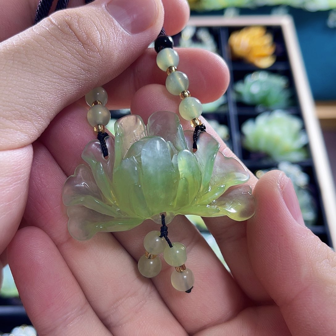 蛇纹石玉颈饰未镶嵌