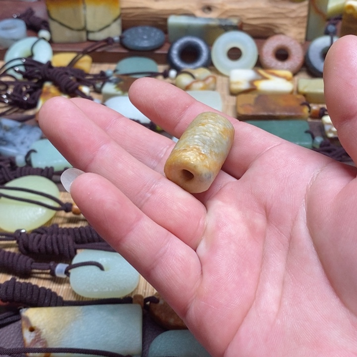 蛇纹石玉挂件未镶嵌