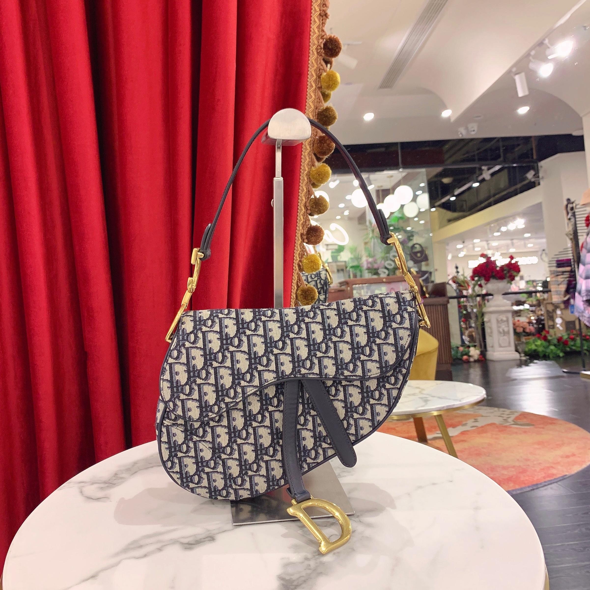 95新 DIOR/迪奥 GGS马鞍大号老花金扣手提包芯片款20年11937904