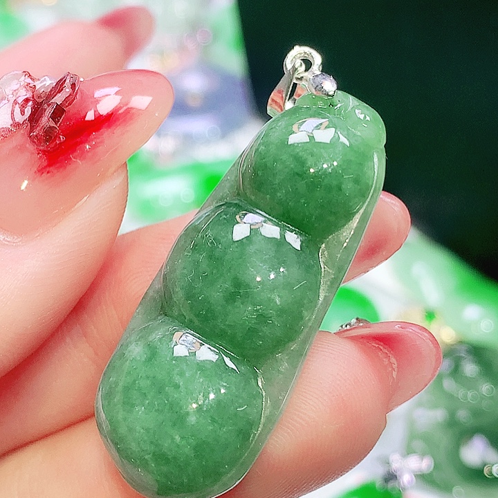 翡翠未镶嵌项圈翡翠