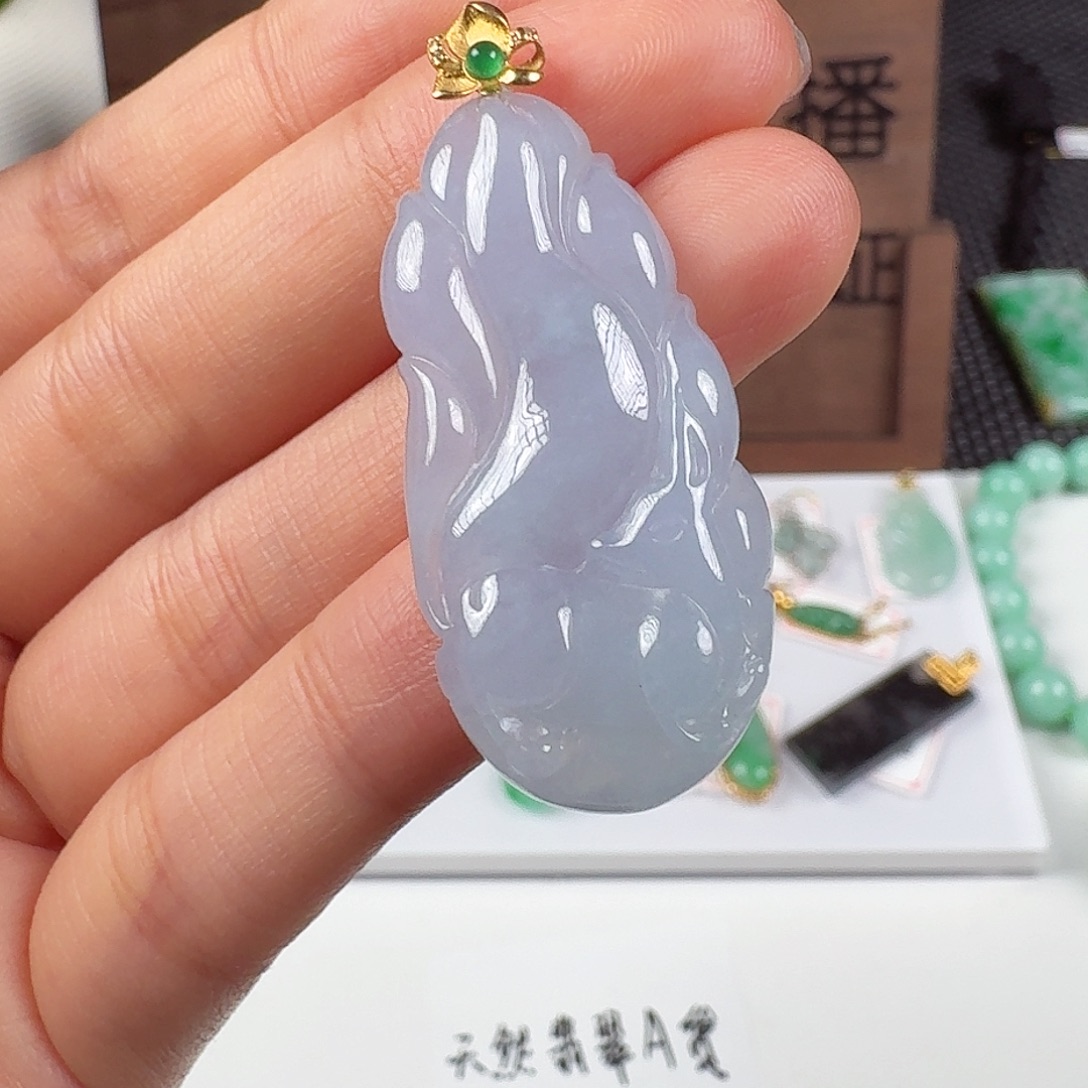 翡翠18K金镶嵌颈饰