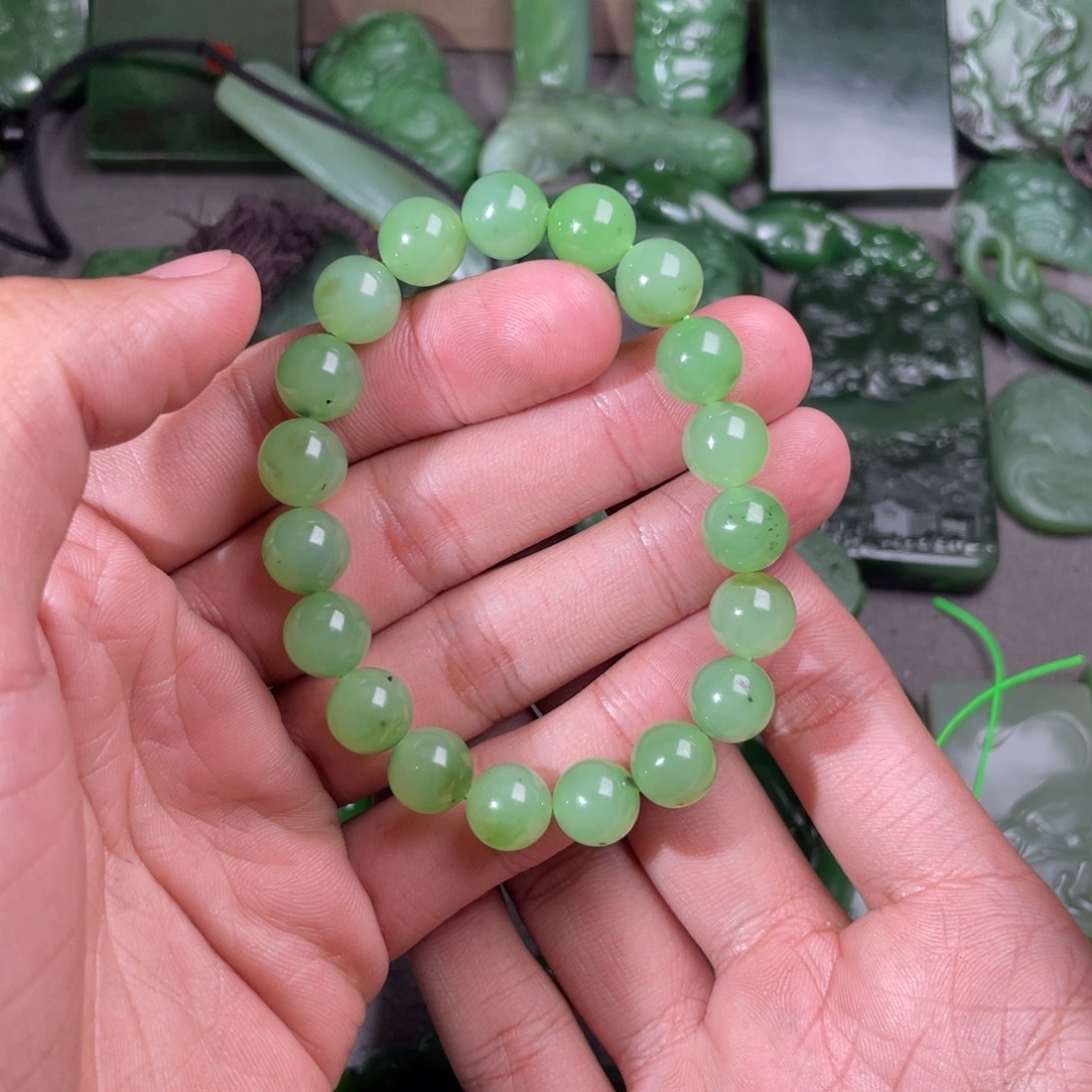 和田玉（碧玉）颈饰未镶嵌行**前