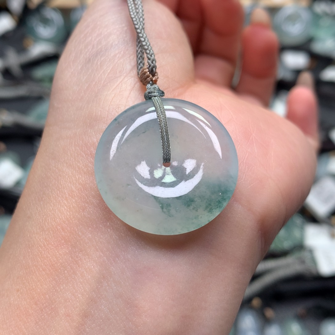 翡翠颈饰未镶嵌扣子