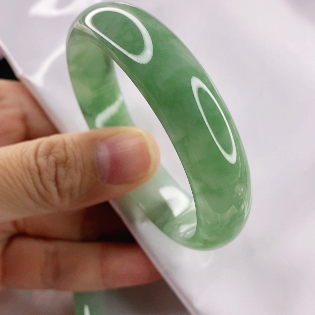 翡翠手镯未镶嵌53.4圈口贵妃