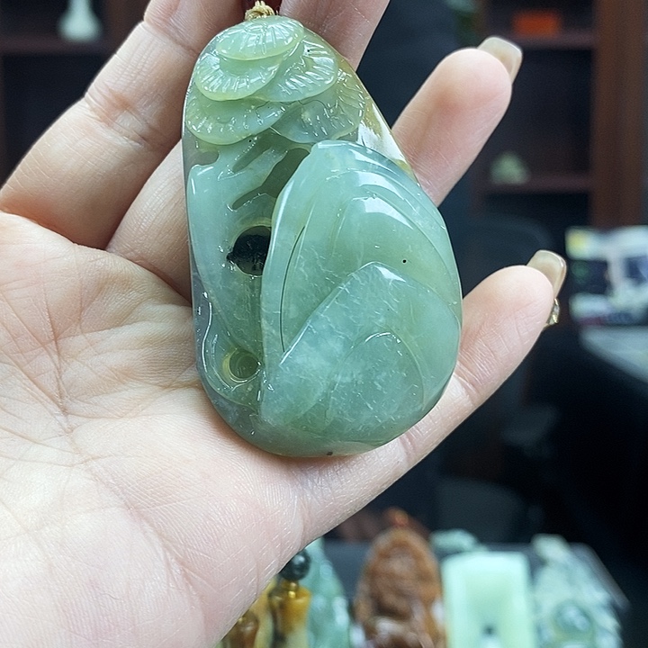 蛇纹石玉吊坠未镶嵌