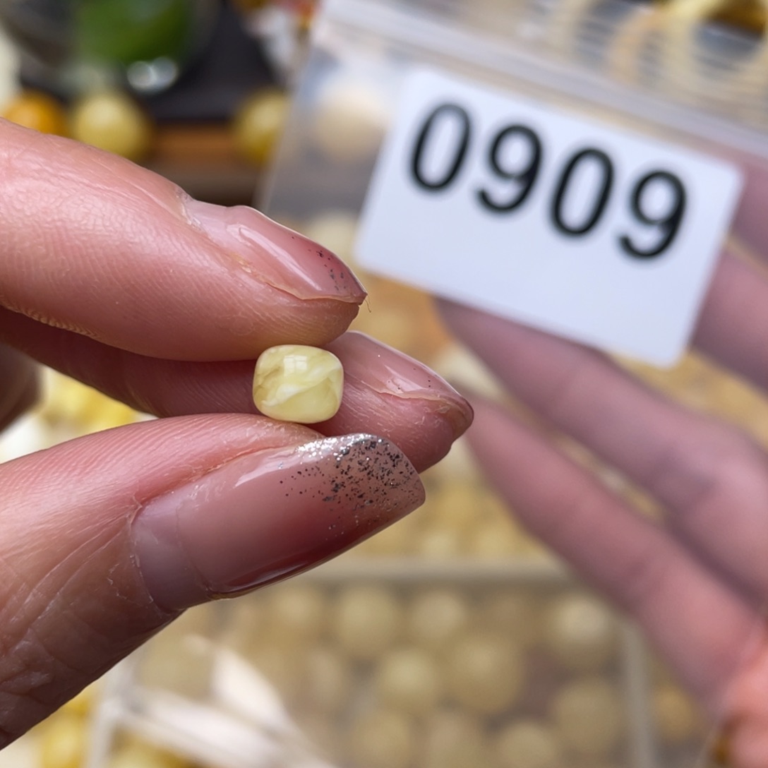 蜜蜡珠宝奇石未镶嵌6.3