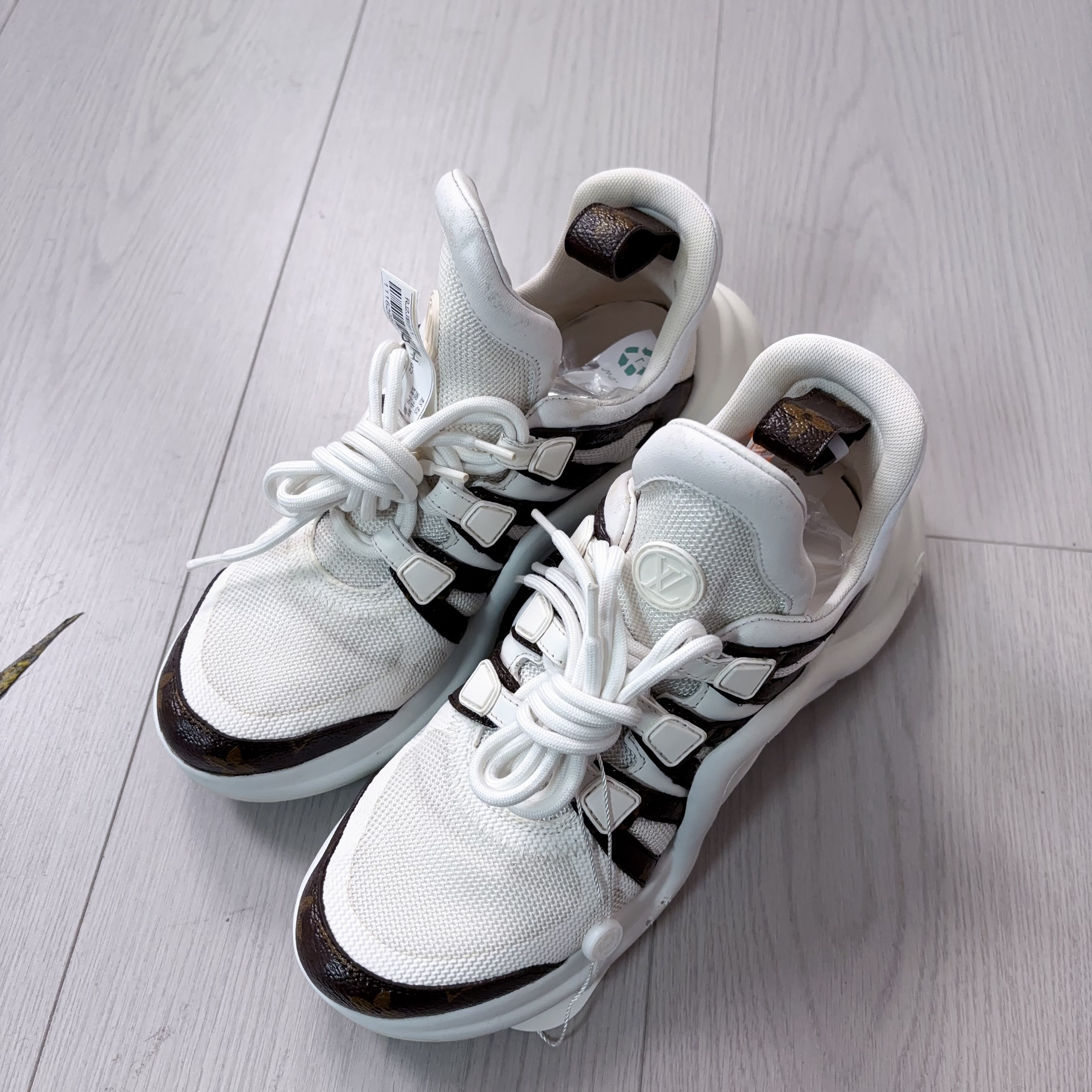 95新 LouisVuitton/路易威登  LV鞋子37.5码/ 250827CYXSH01