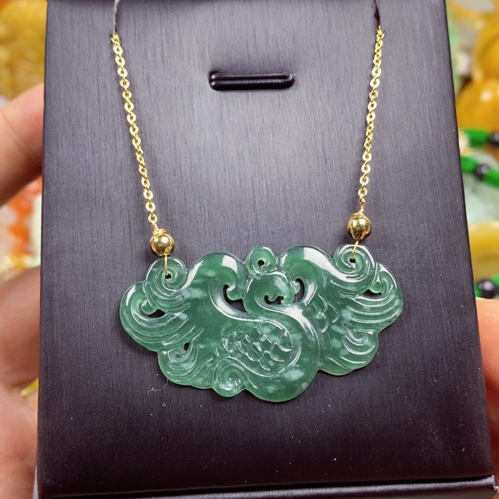 翡翠未镶嵌吊坠(赠链)