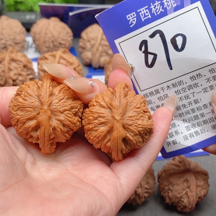 把件桃核38白狮子870