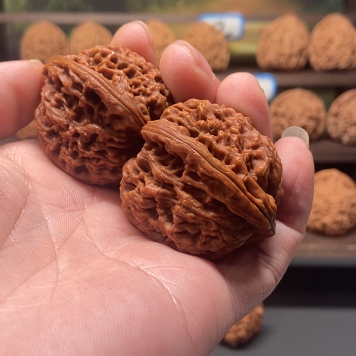 M***地吊坠文玩核桃南疆石核桃