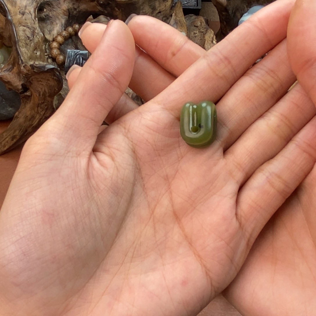 豆***耶和田玉未镶嵌颈饰