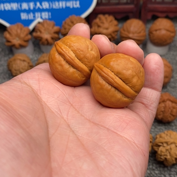 文玩核桃把件小海豚