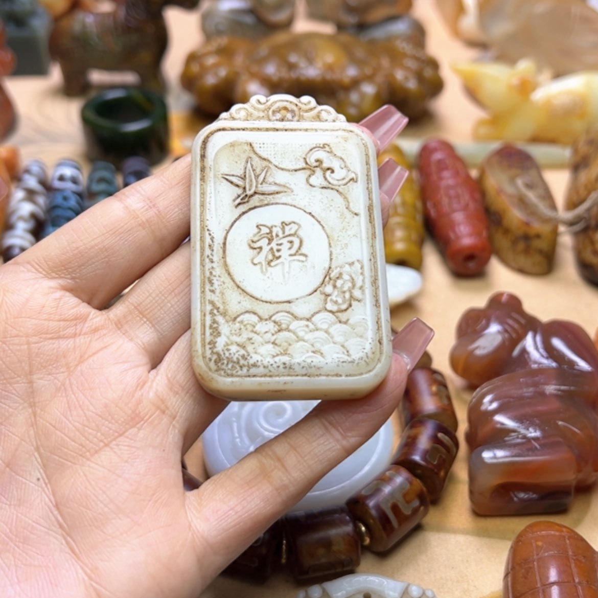 【闪购商品】蛇纹石玉颈饰未镶嵌