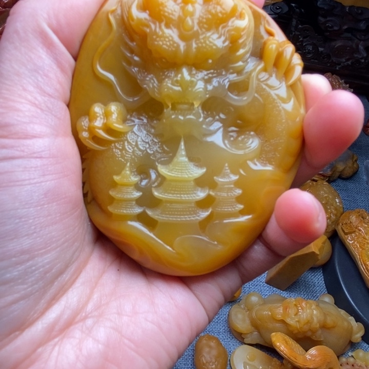 石英质玉（黄龙玉）合金颈饰