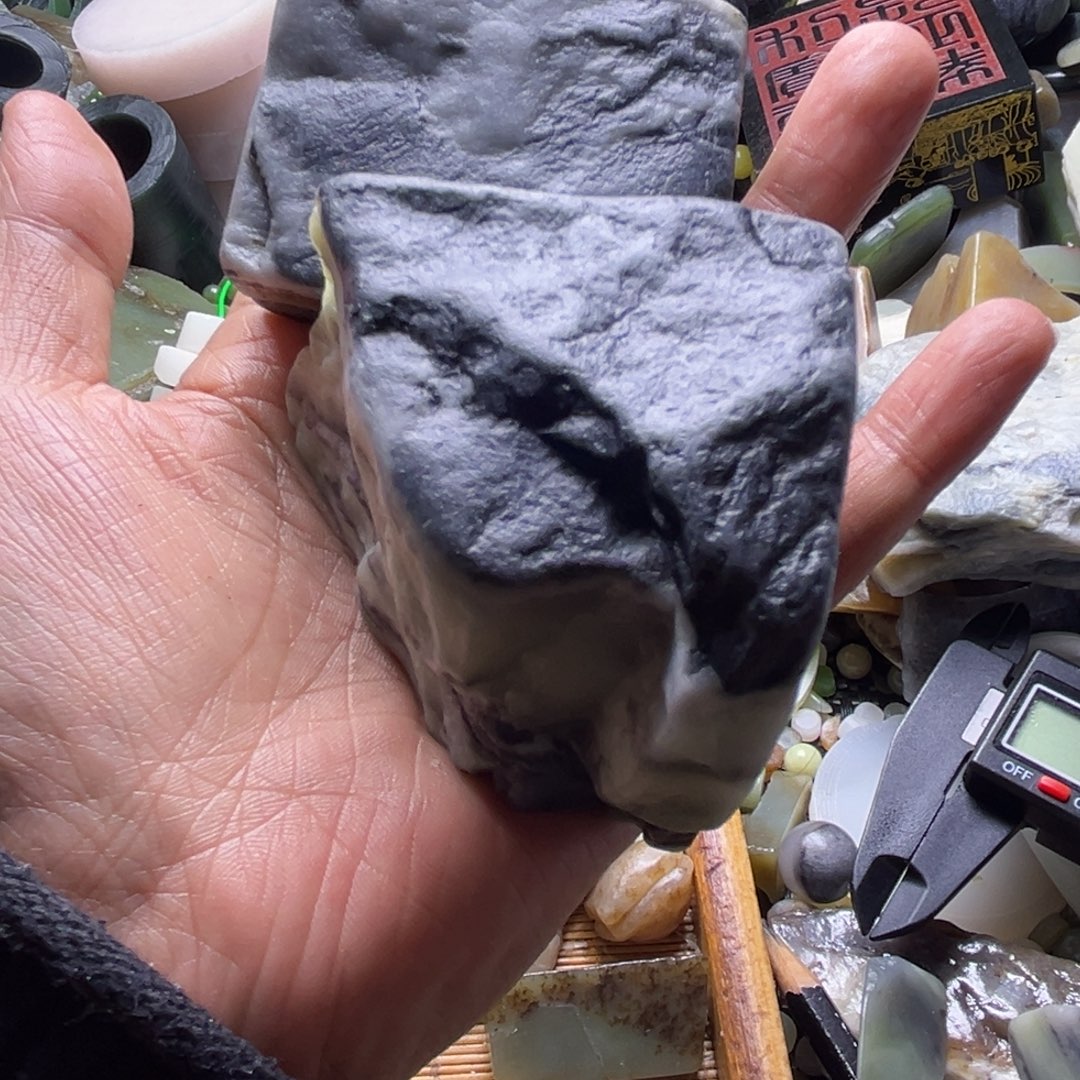 春***牛和田玉（糖玉）未镶嵌挂件