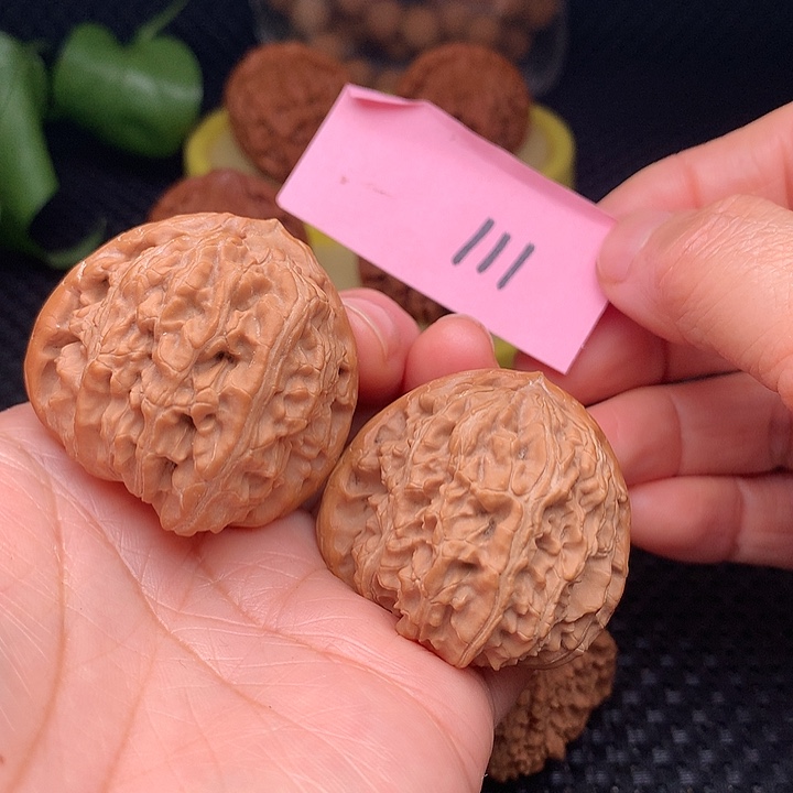 【闪购商品】把件文玩核桃40.5三角白111