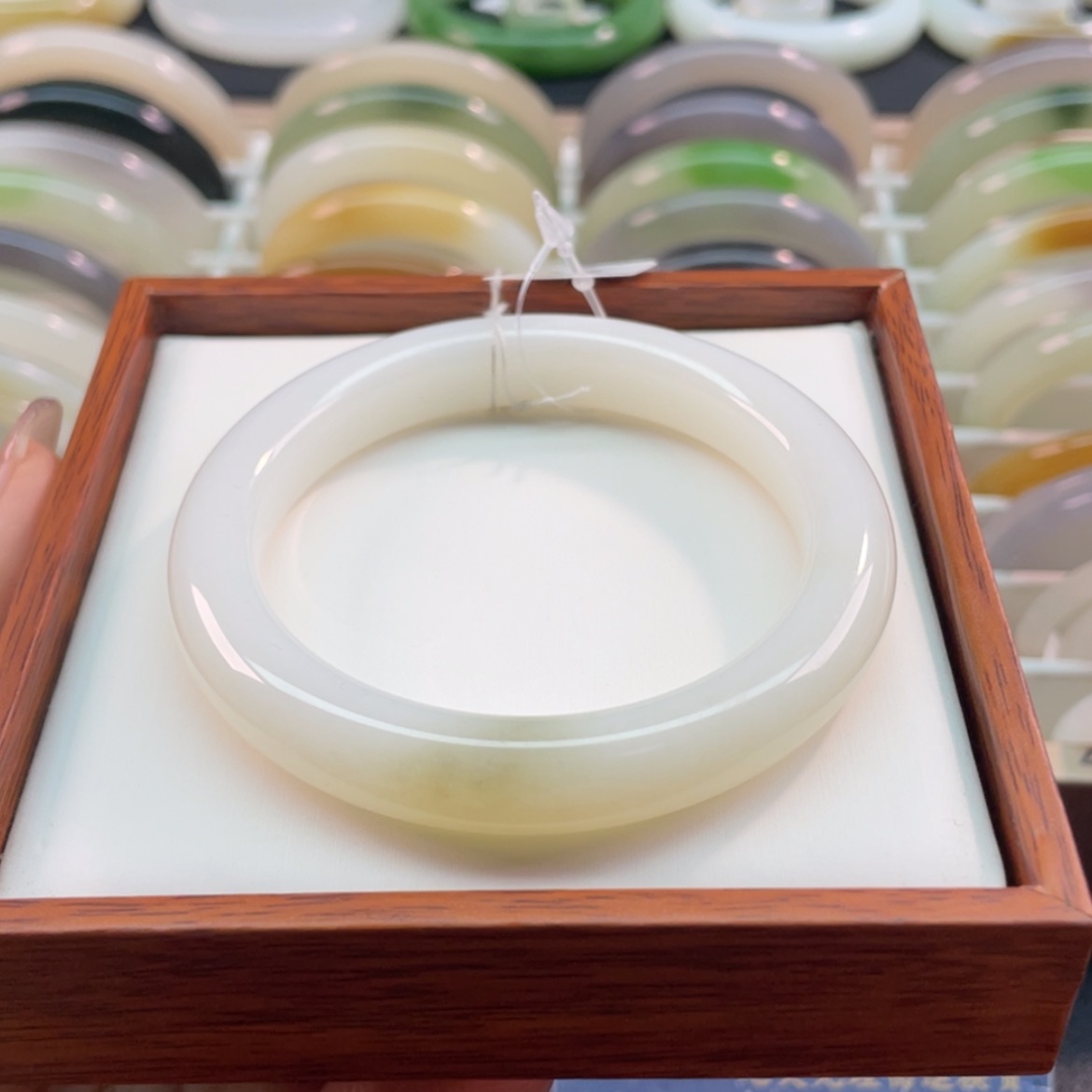 【闪购商品】和田玉手镯未镶嵌