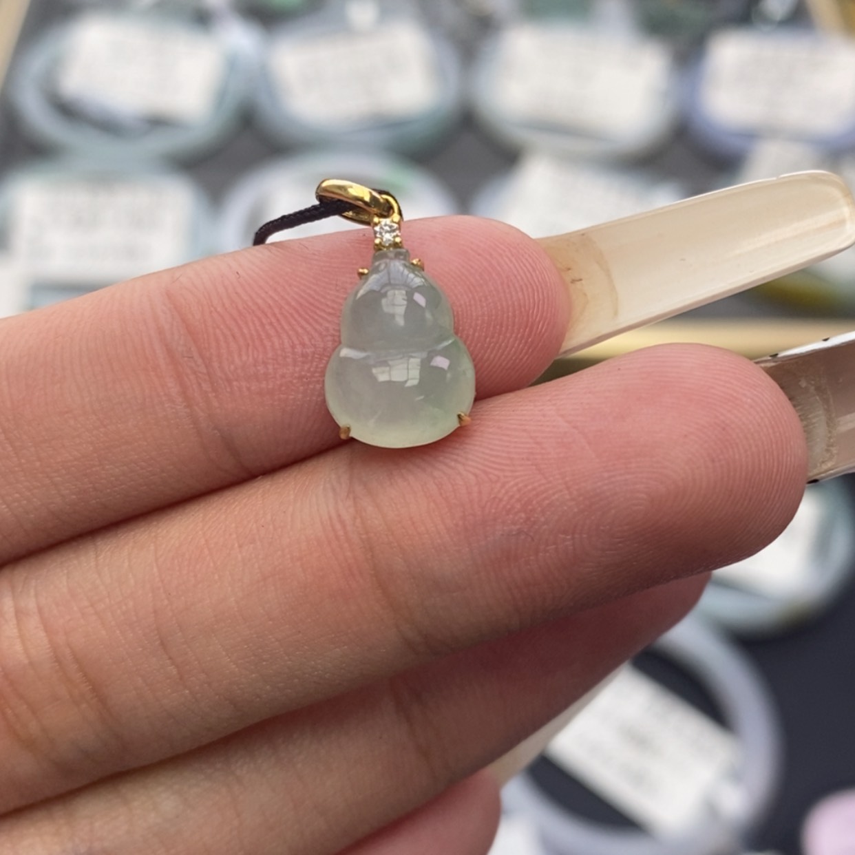 【闪购商品】颈饰18K金镶嵌翡翠