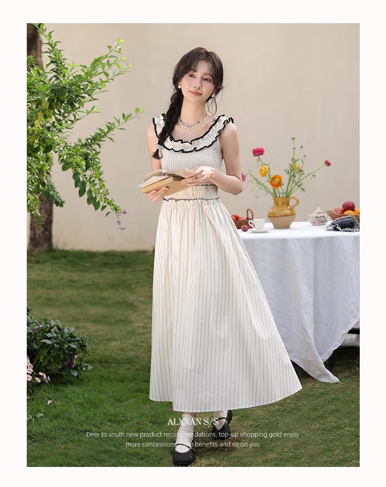 鹿向南「粉丝福利」优雅清新黑白花边条纹无袖连衣裙2025新款裙子